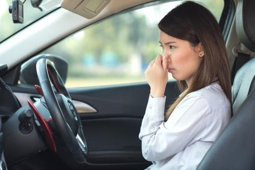 ריח מוזר באוטו עלול להעיד על תקלה