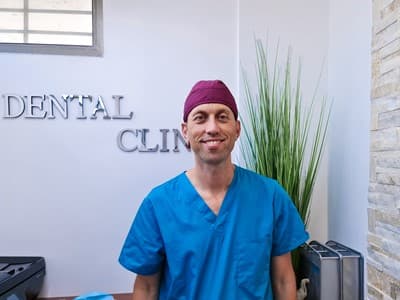 דר' אריאל הירשהורן כירורג מומחה רופא שיניים באשדוד
