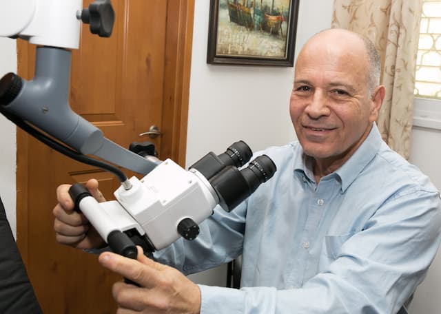 מיקרוסקופ לבדיקה וטיפול באוזניים