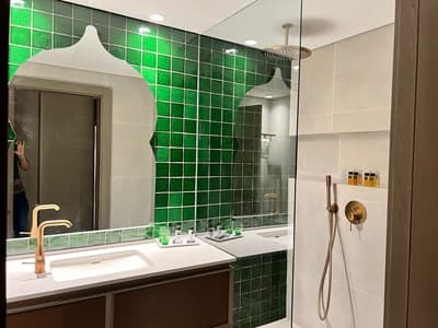 מקלחת מלון דניאל ים המלח