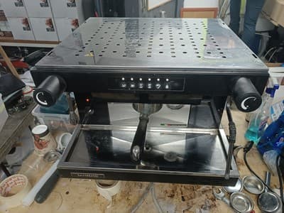 מכונת קפה מקצועית של חברת סן רמו מאיטליה דגם זואי