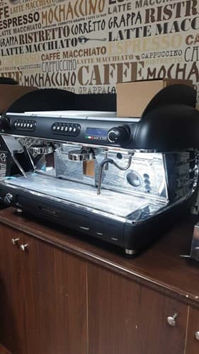 מכונת קפה מקצועית של חברת סן רמו מאיטליה ורונה