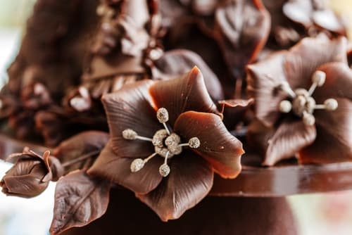 זר פרחים מעוצב עשוי משוקולד