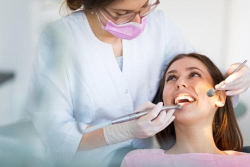 השלמת שן שבורה אצל רופא שיניים