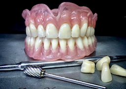 גיוזף טכנאי שיניים- תיקון וחידוש תותבות