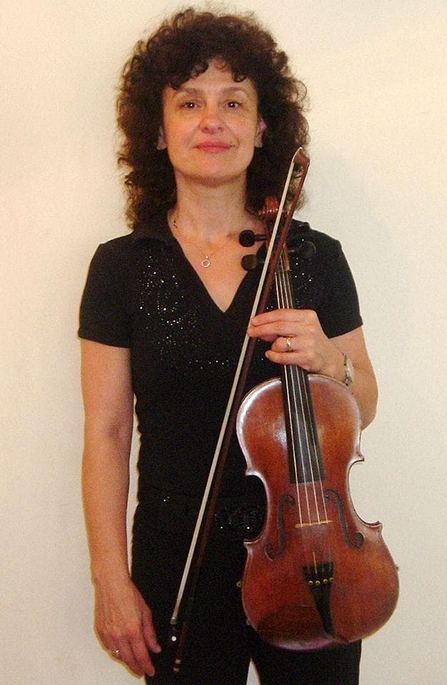 מורה לויולה ולכינור לורה בורלא image